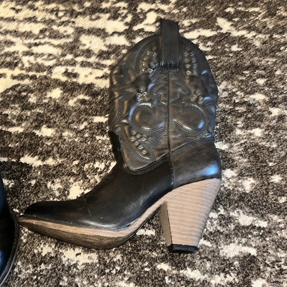 Call it spring western boots size 6.5 for women. - Picture 2 of 3